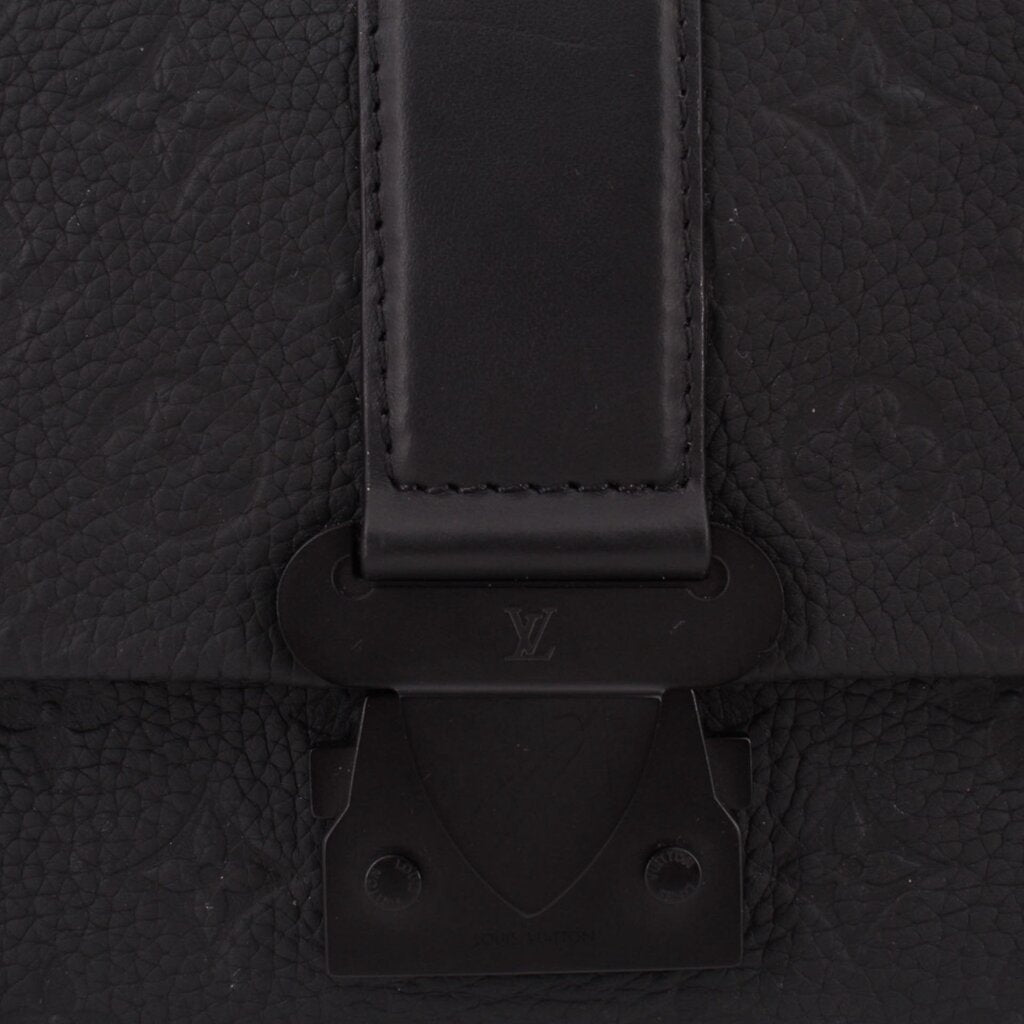 LOUIS VUITTON S-CAPE MESSENGER CROSSBODYS BLACK